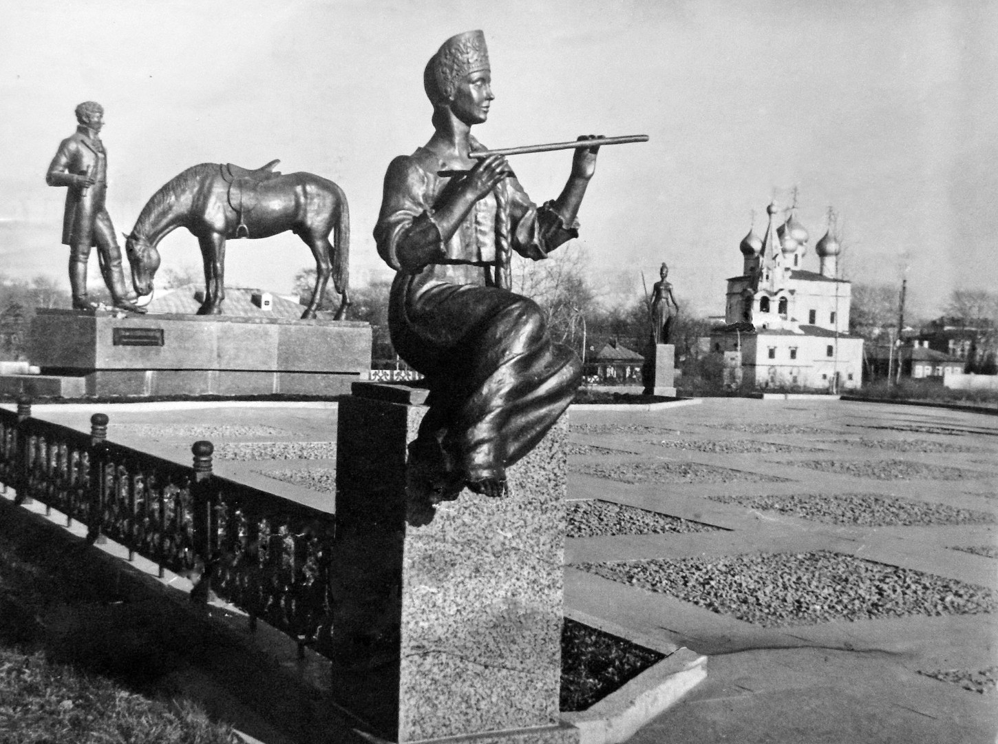 Общий вид памятника, конец 1980-х годов