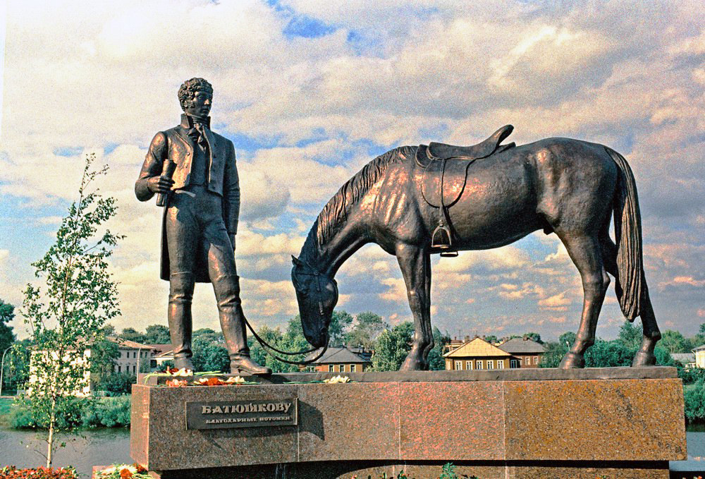Памятник К.Н. Батюшкову. Фото 1987 года