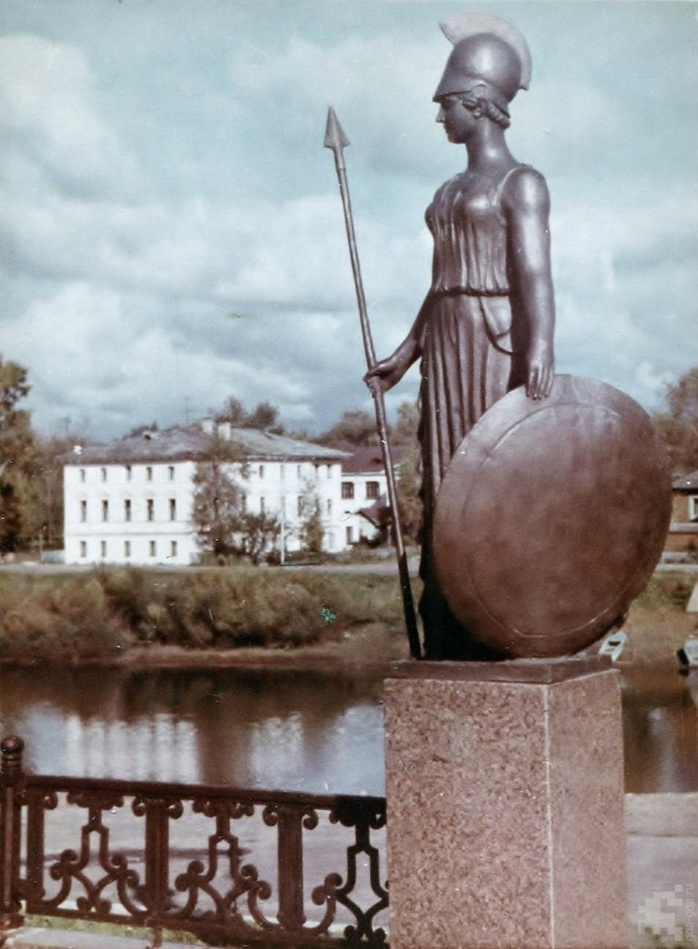 Фигура Афины - часть памятника К.Н. Батюшкову. Конец 1980-х годов
