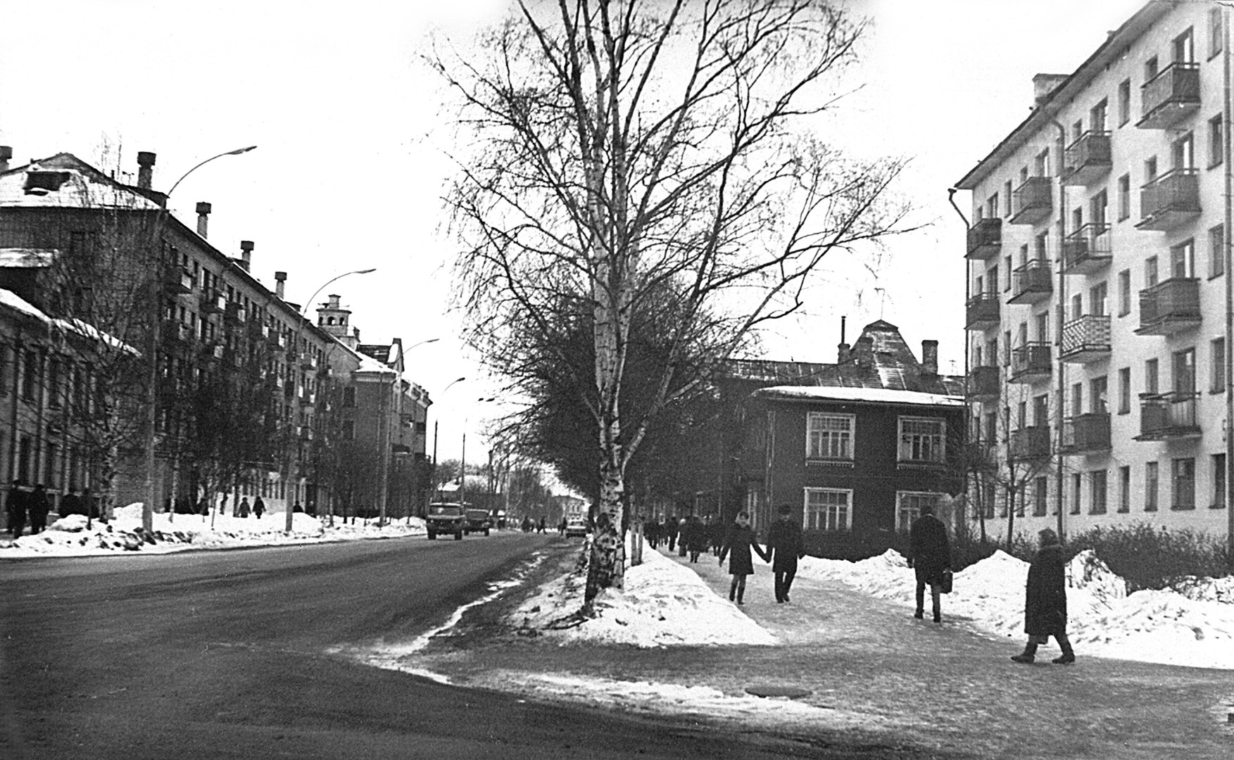 Общий вид в перспективе улицы Калинина, с севера, 1970-е годы