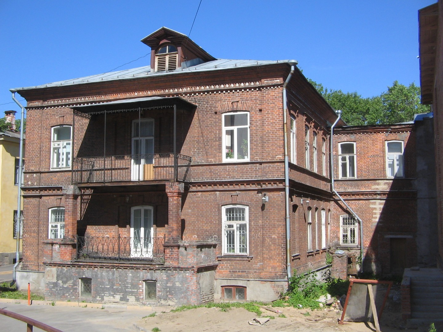 Дворовый фасад, с востока, 2007 год
